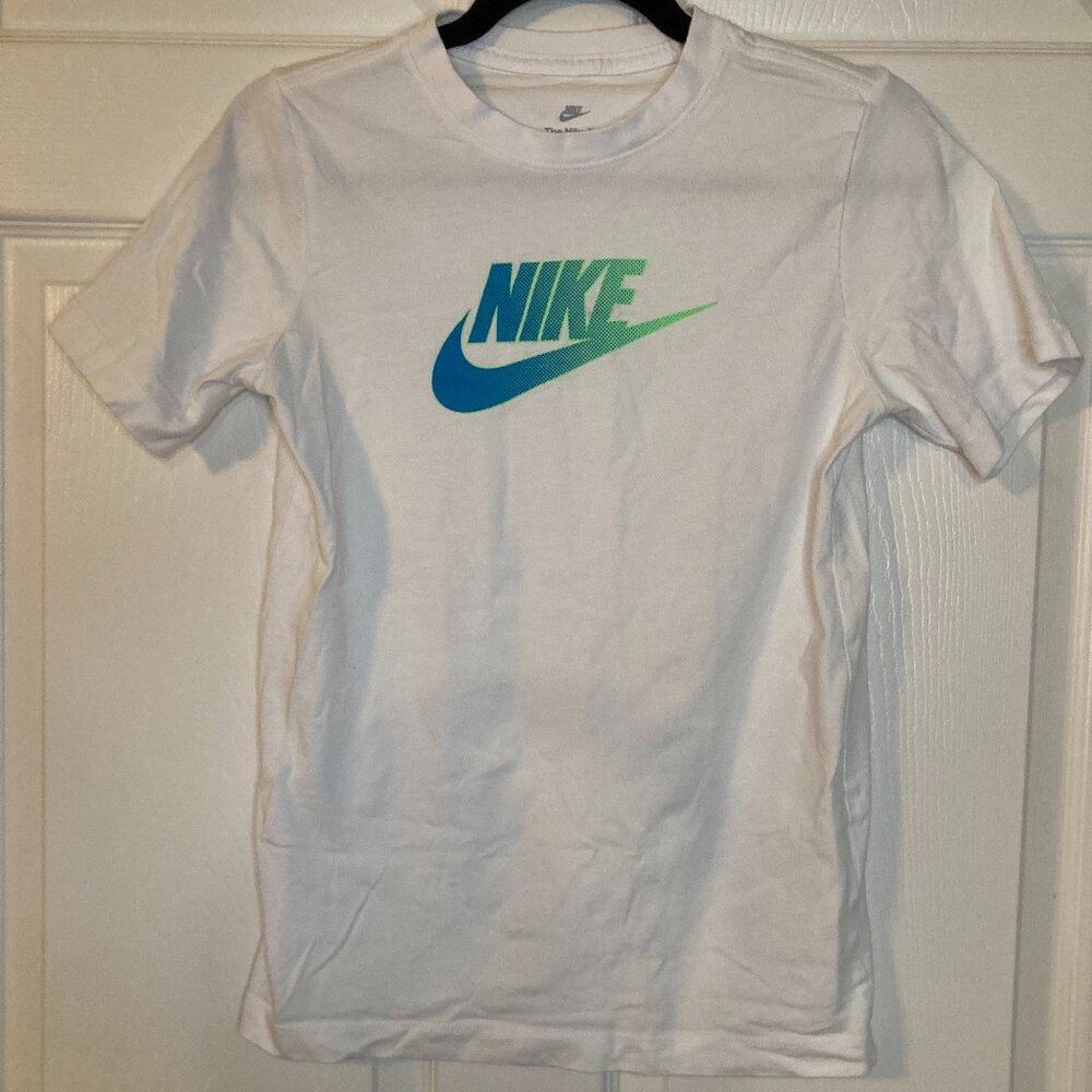 Nike Kid's White Graphic Logo T-Shirt - Short Sleeve - Size L
